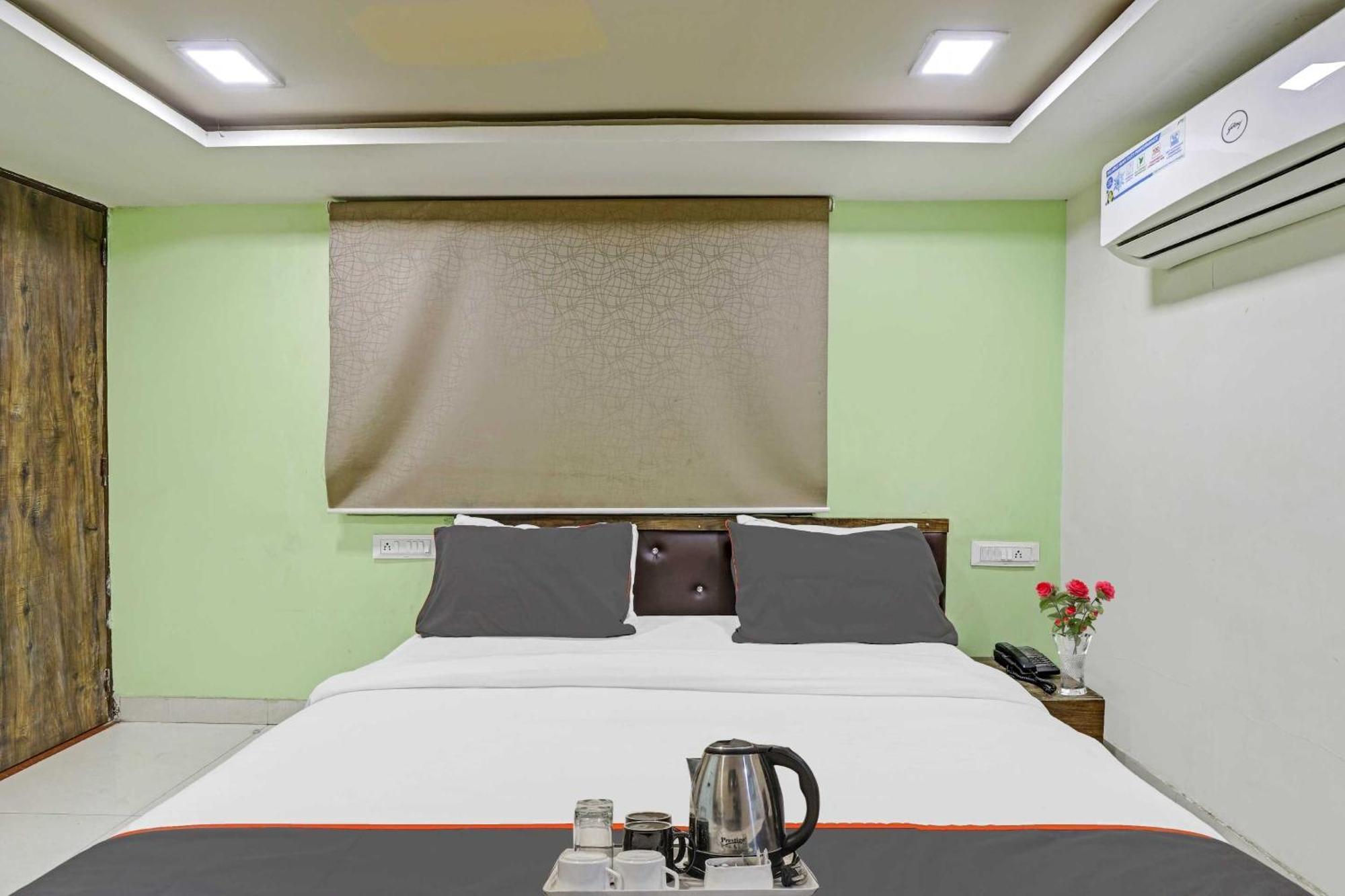 Hotel O Royal Ахмедабад Экстерьер фото