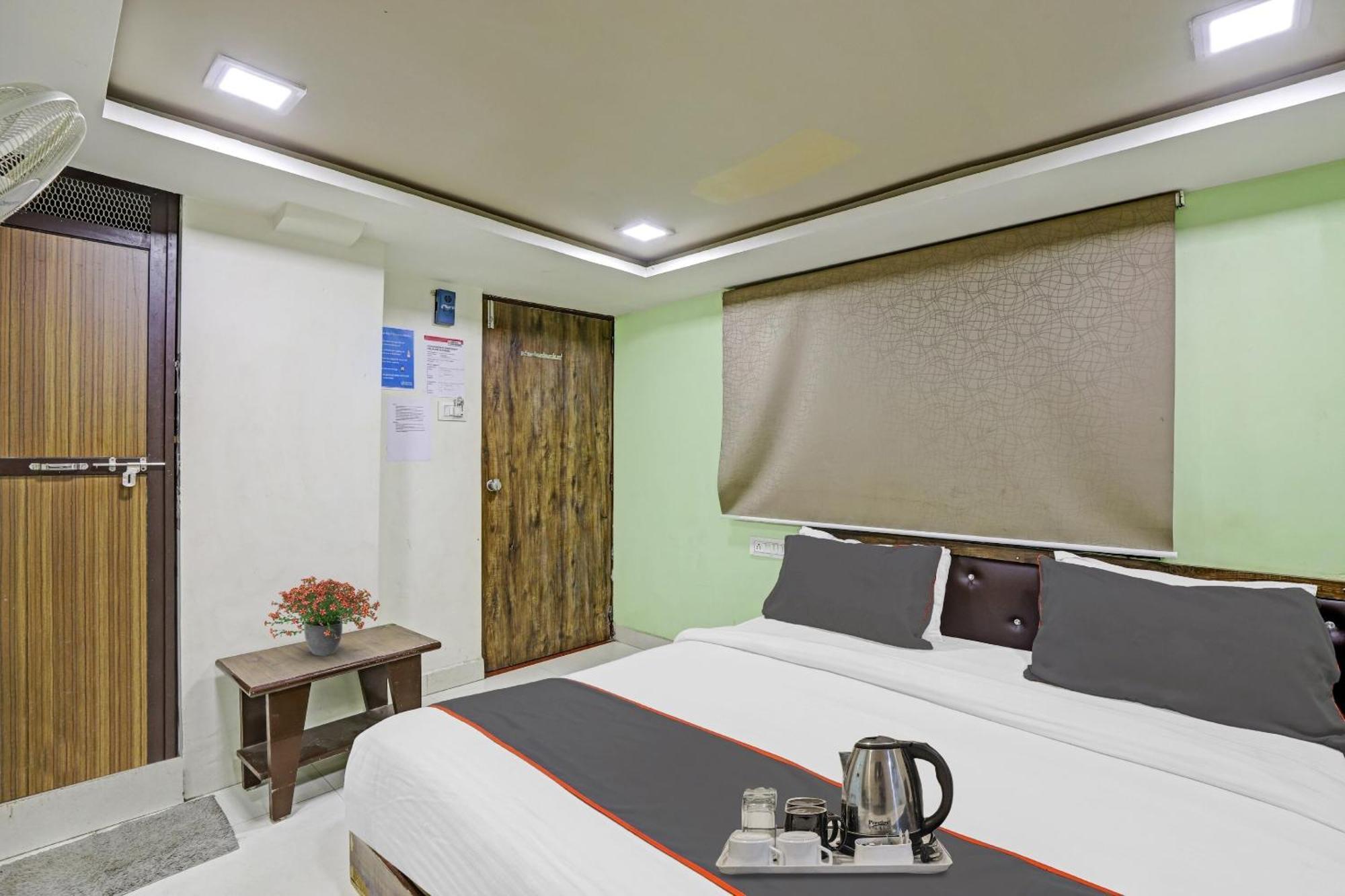 Hotel O Royal Ахмедабад Экстерьер фото