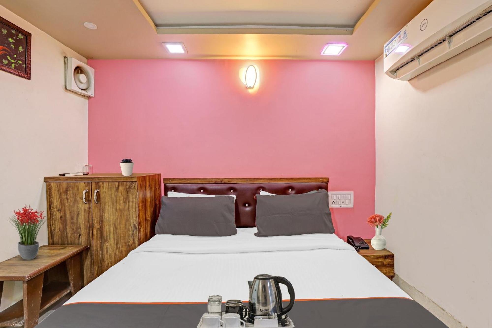 Hotel O Royal Ахмедабад Экстерьер фото